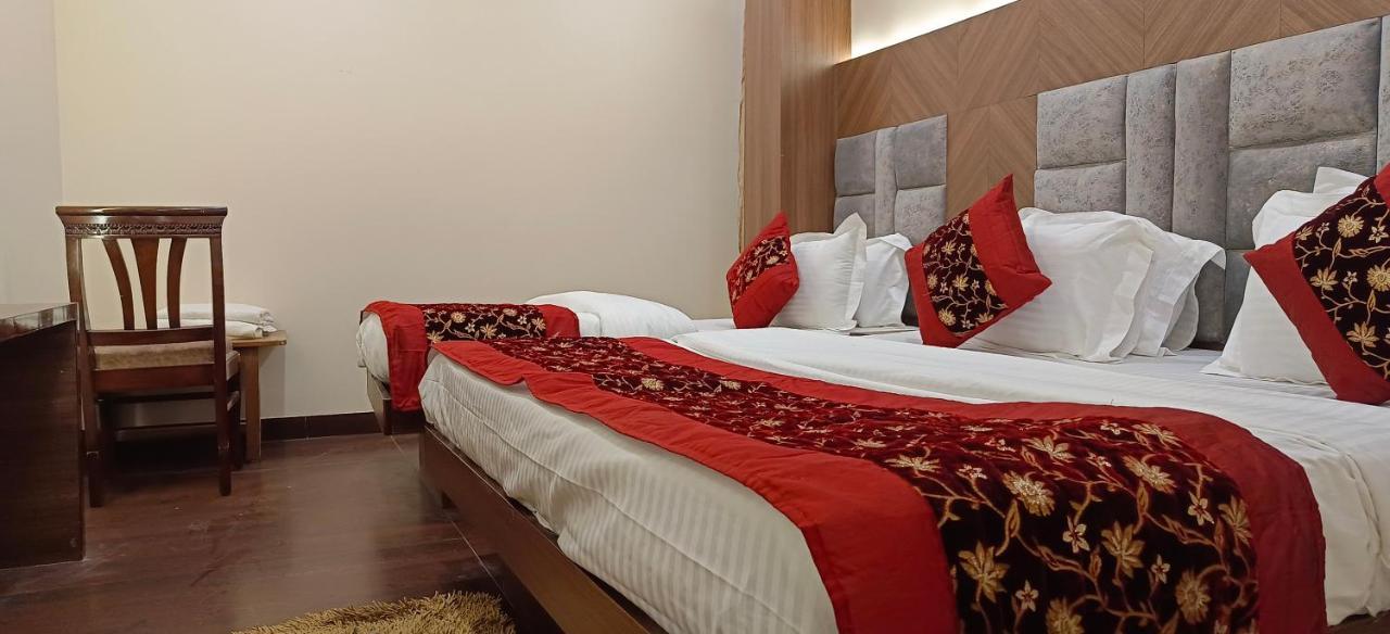 Hotel Batra Home Nizamuddin Нью-Дели Экстерьер фото