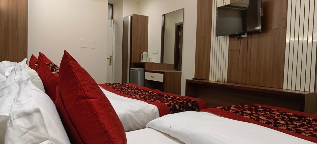 Hotel Batra Home Nizamuddin Нью-Дели Экстерьер фото