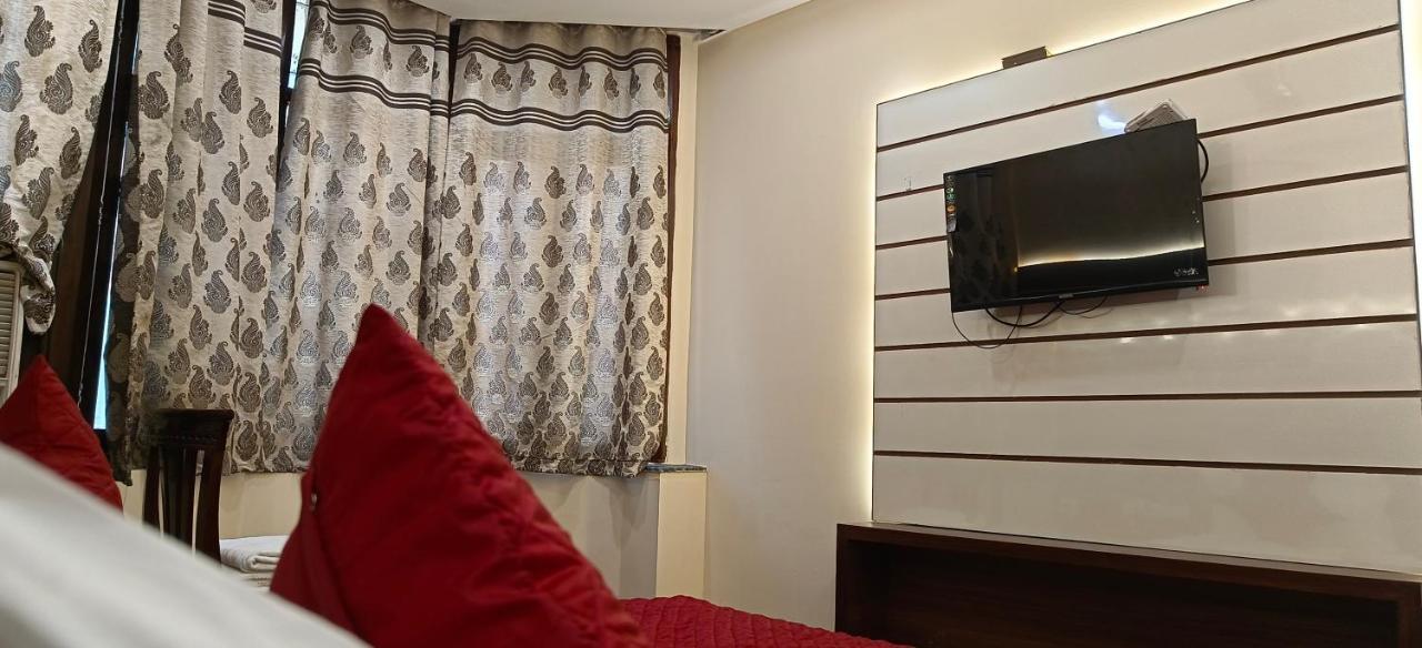 Hotel Batra Home Nizamuddin Нью-Дели Экстерьер фото