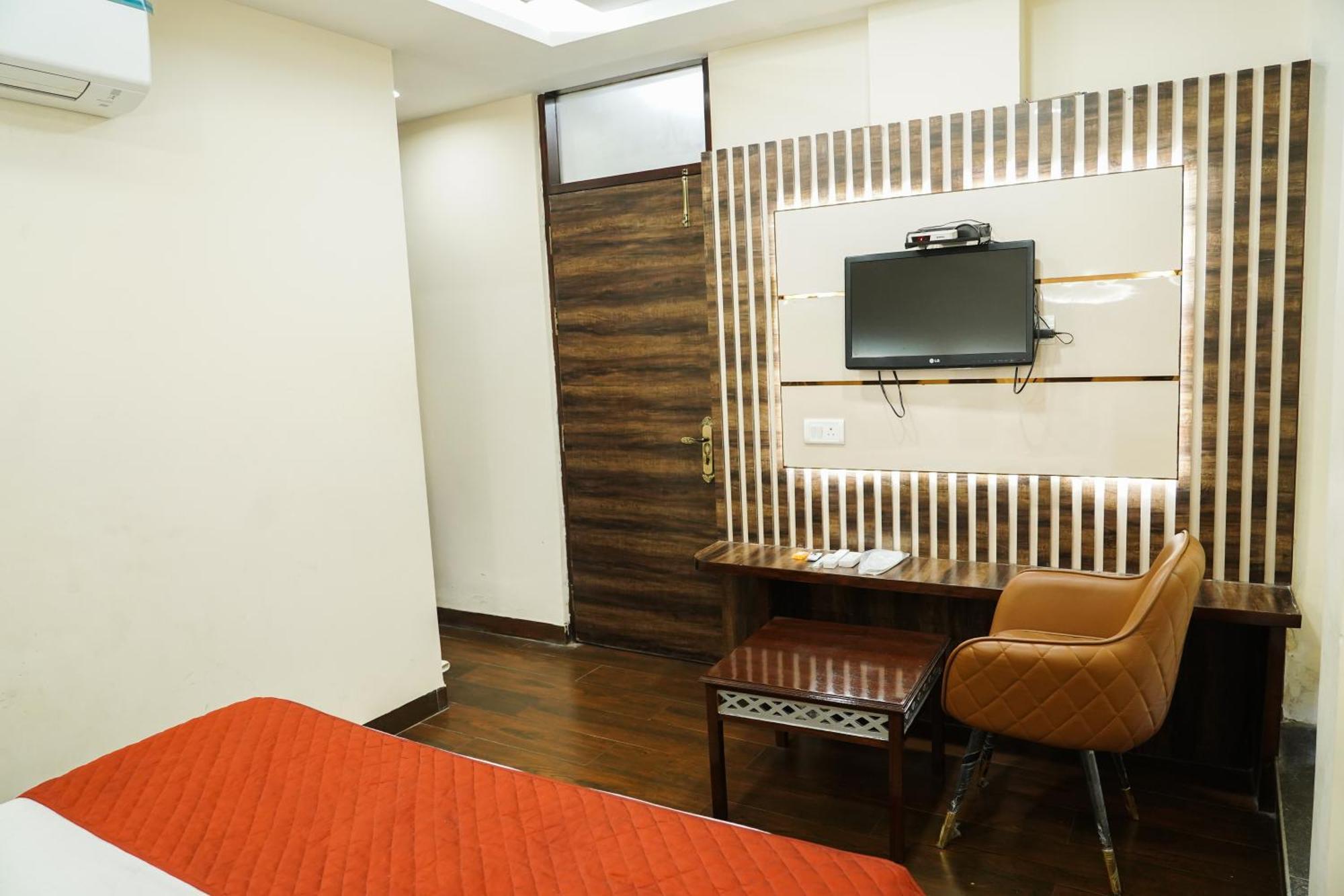 Hotel Batra Home Nizamuddin Нью-Дели Экстерьер фото