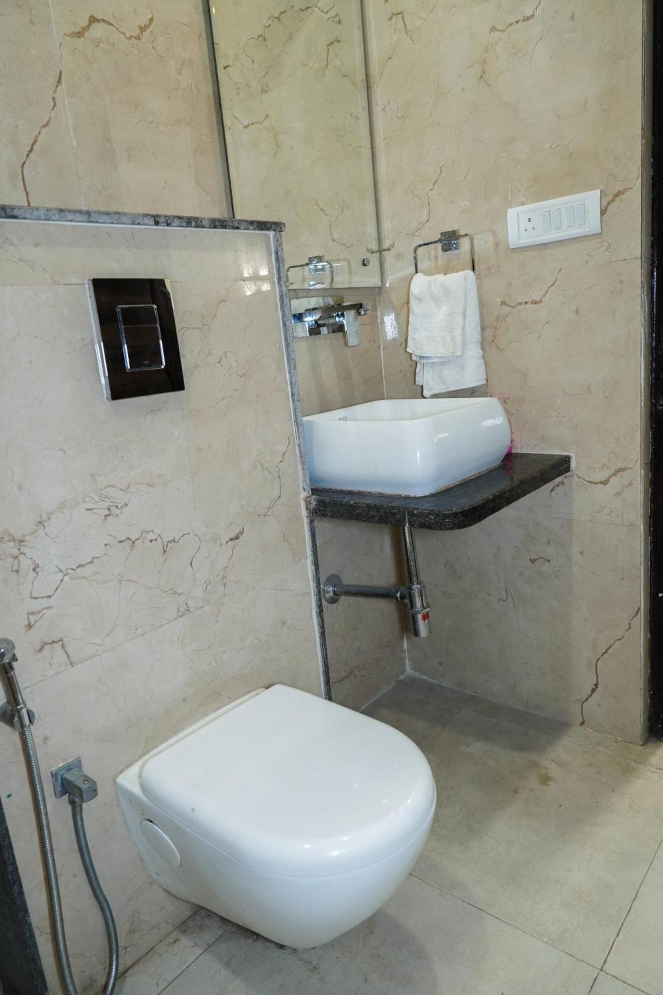 Hotel Batra Home Nizamuddin Нью-Дели Экстерьер фото