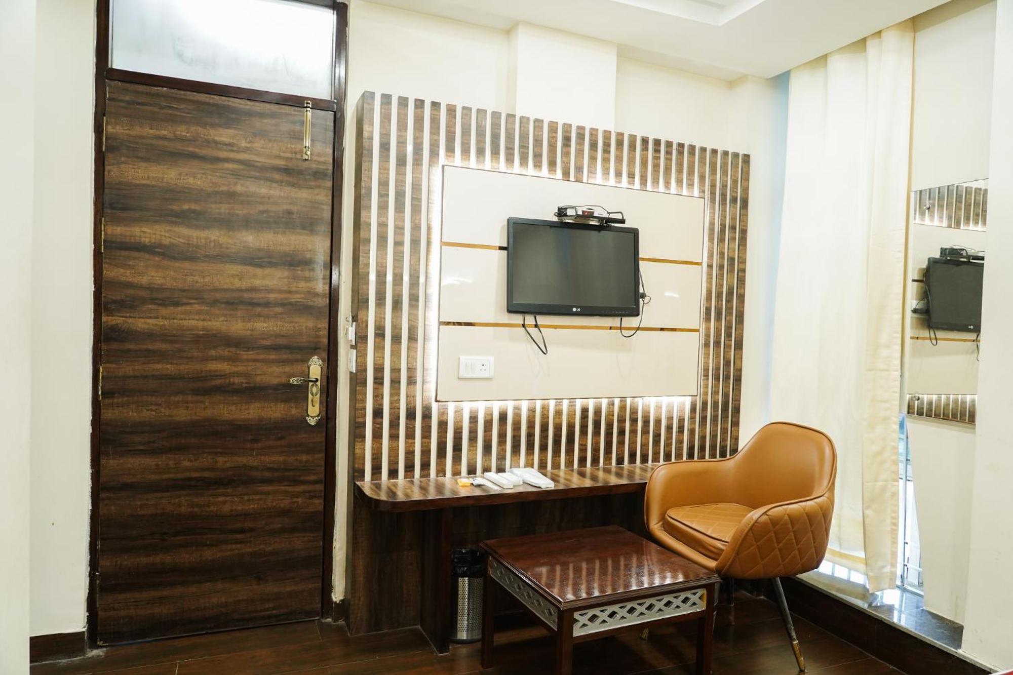 Hotel Batra Home Nizamuddin Нью-Дели Экстерьер фото