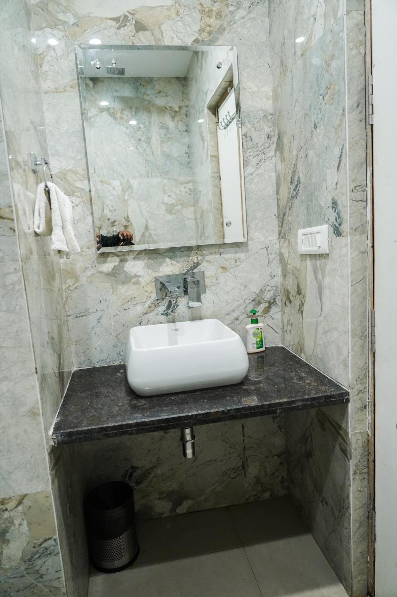 Hotel Batra Home Nizamuddin Нью-Дели Экстерьер фото