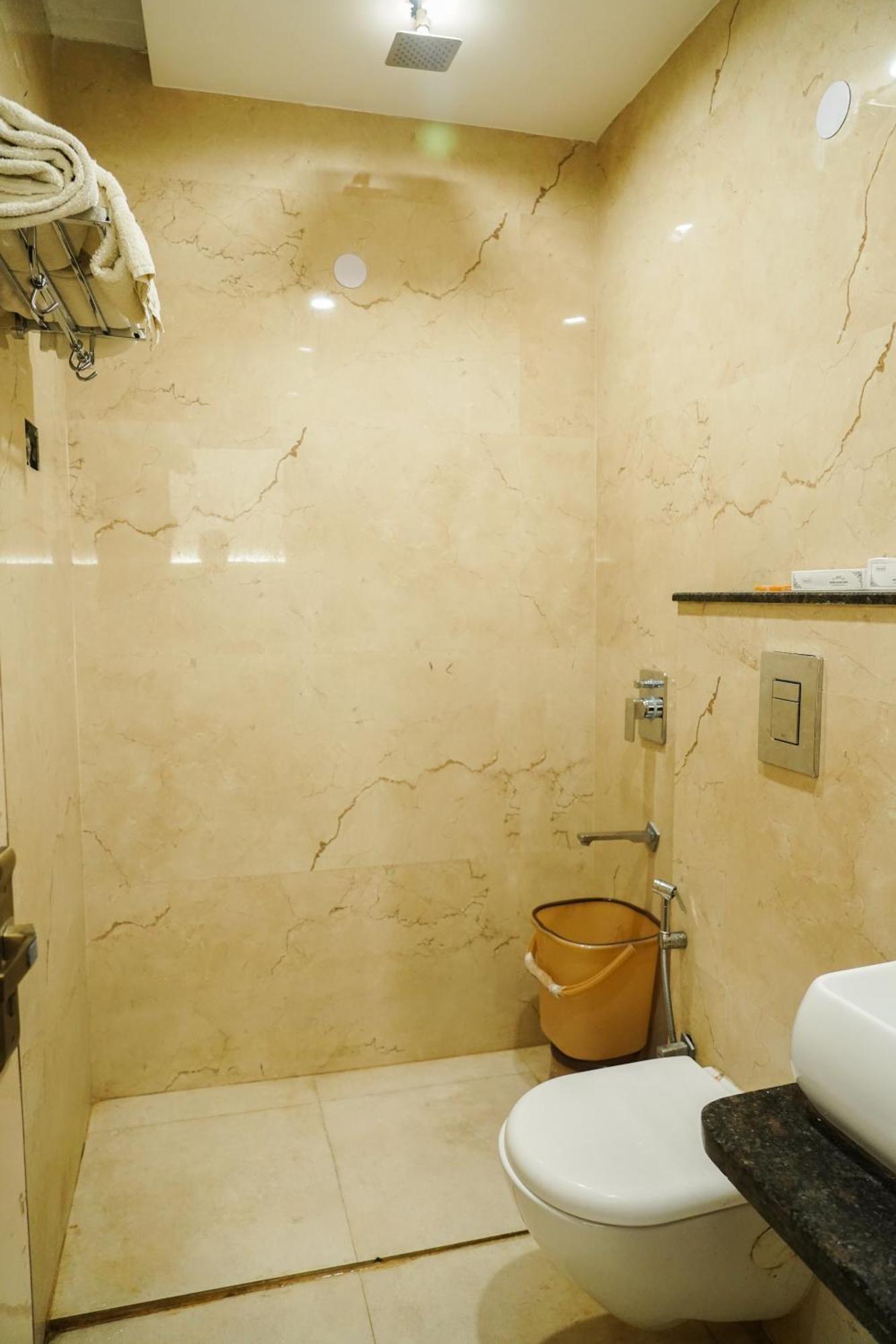Hotel Batra Home Nizamuddin Нью-Дели Экстерьер фото