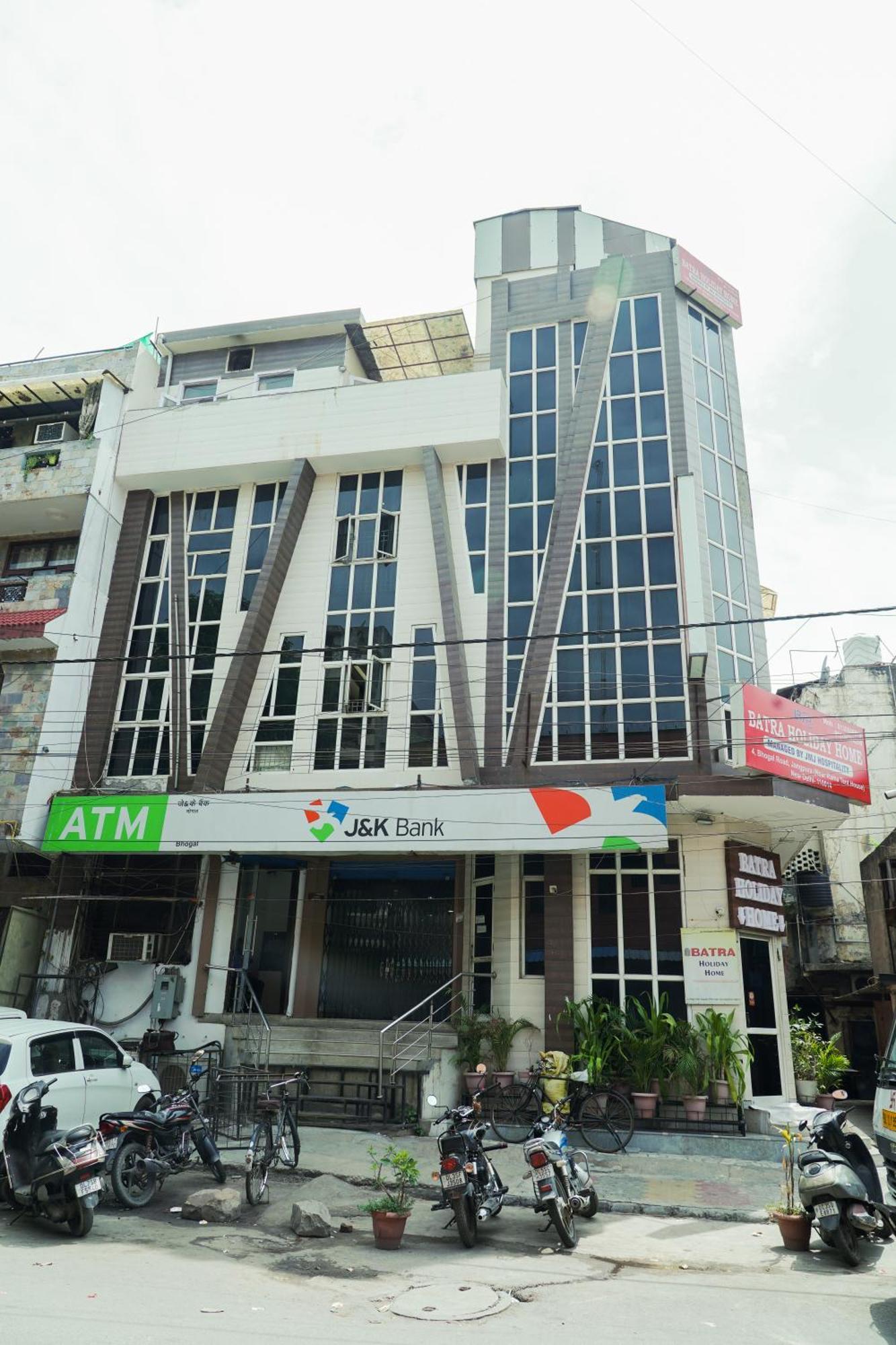 Hotel Batra Home Nizamuddin Нью-Дели Экстерьер фото