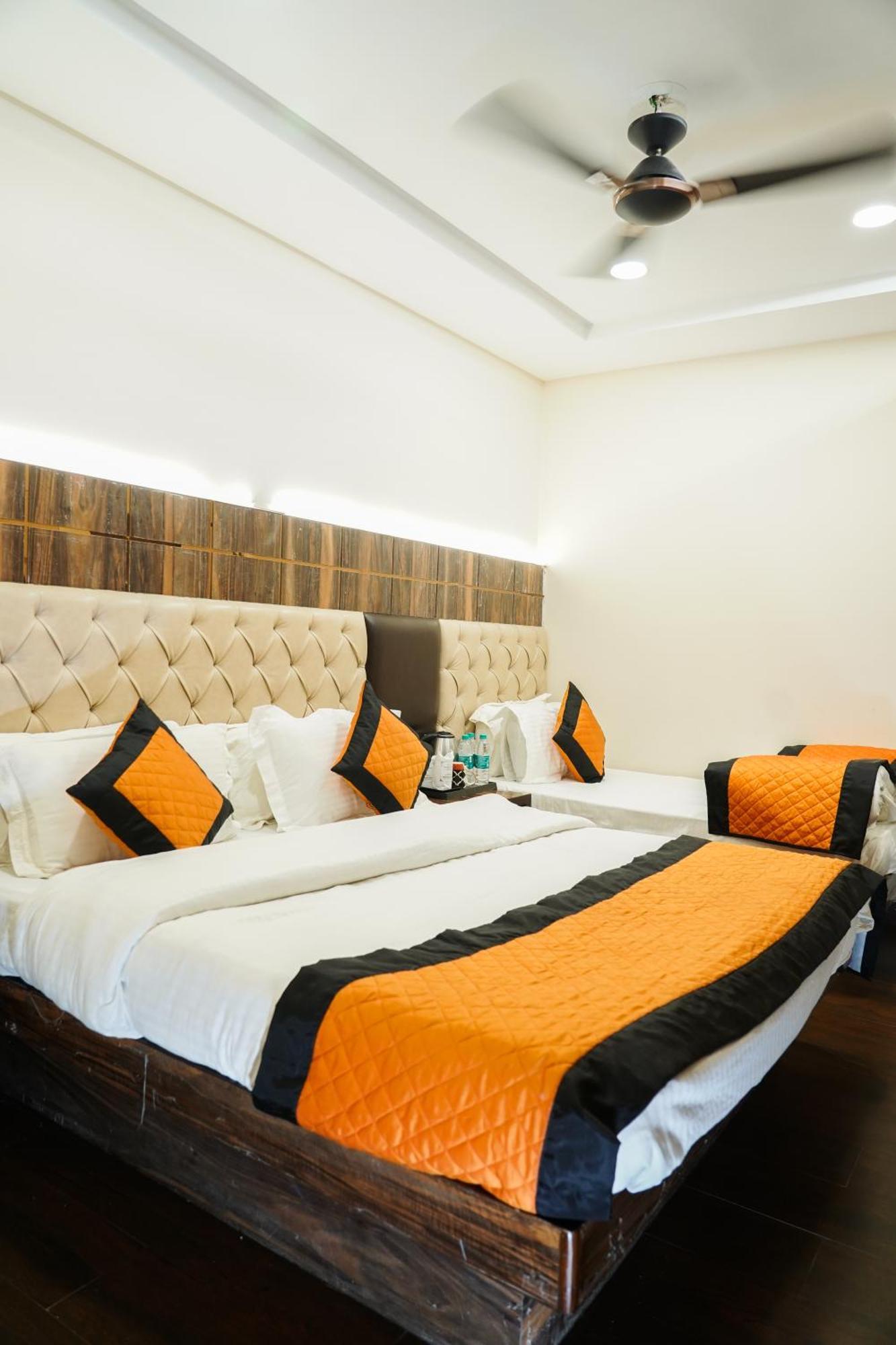 Hotel Batra Home Nizamuddin Нью-Дели Экстерьер фото
