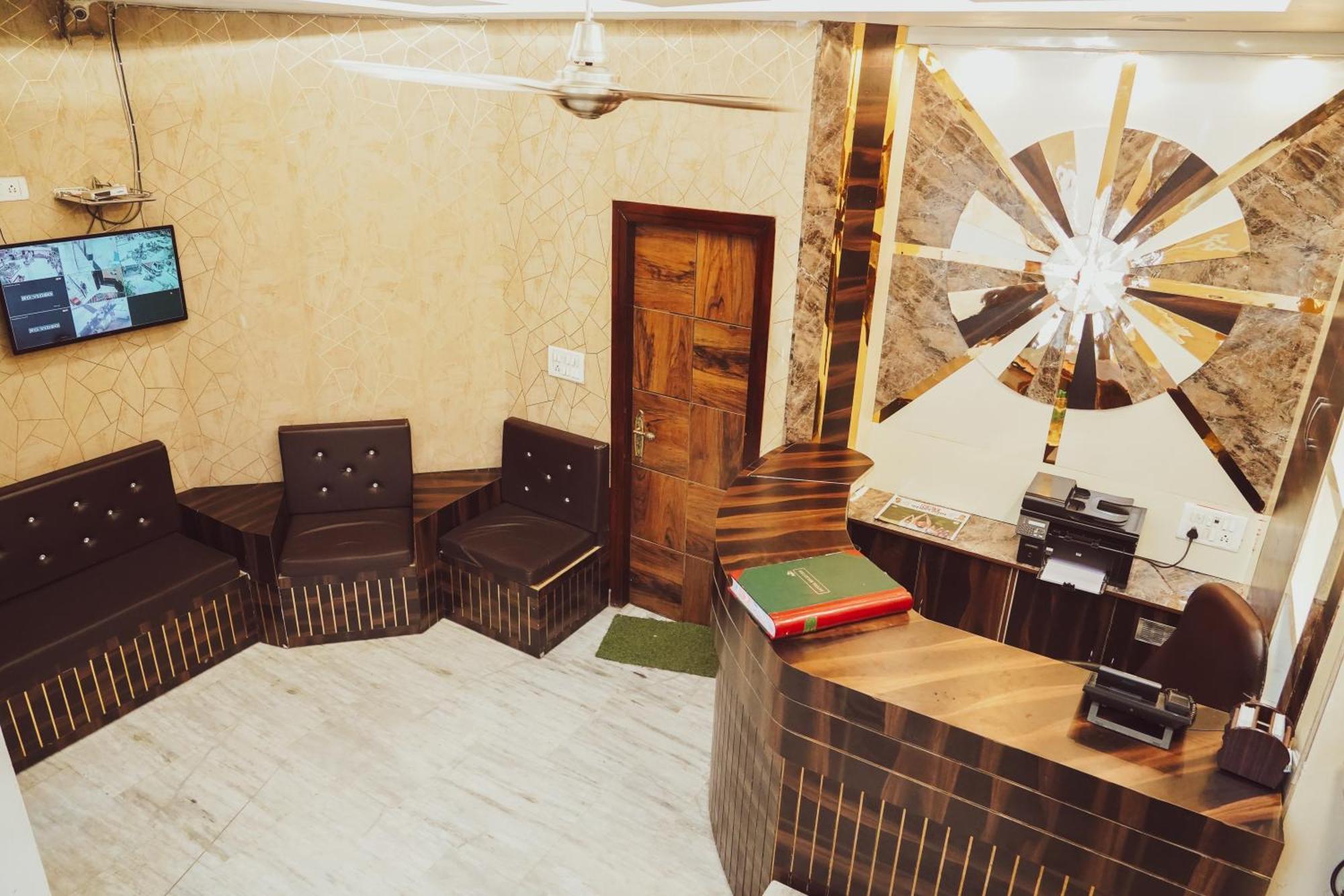 Hotel Batra Home Nizamuddin Нью-Дели Экстерьер фото