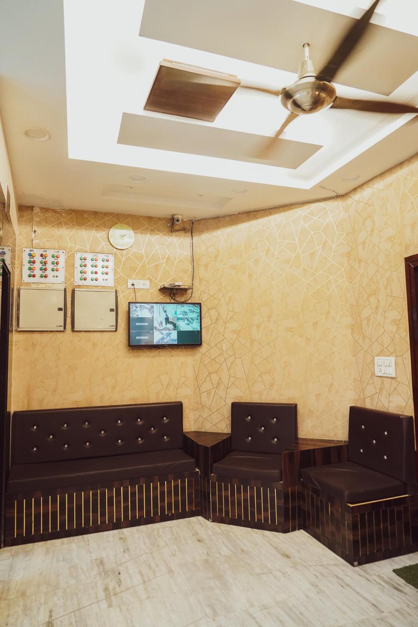 Hotel Batra Home Nizamuddin Нью-Дели Экстерьер фото
