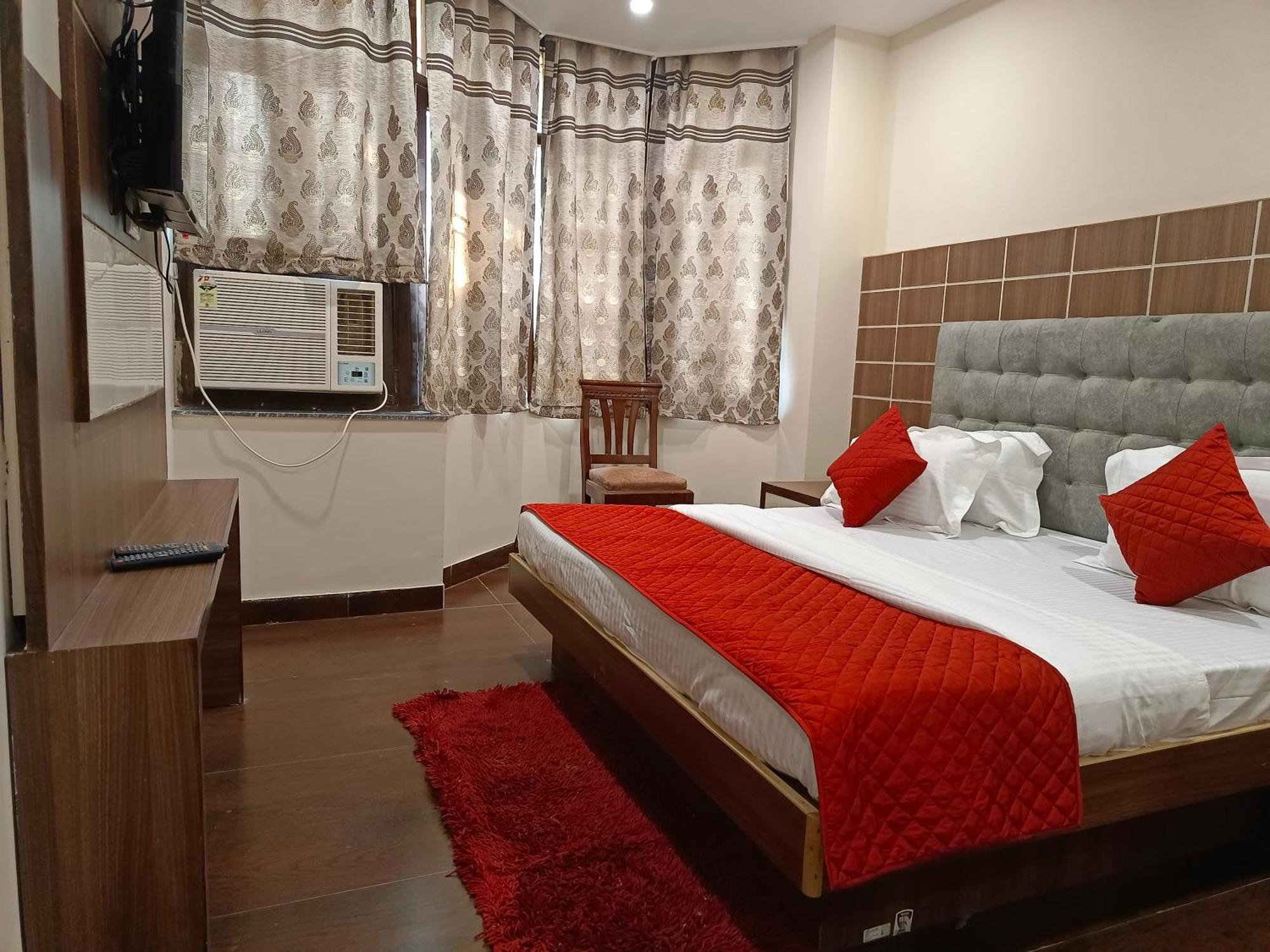 Hotel Batra Home Nizamuddin Нью-Дели Номер фото